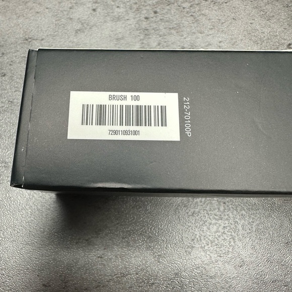 IL MAKIAGE No. 100 Foundation Blending Brush - Picture 4 of 4